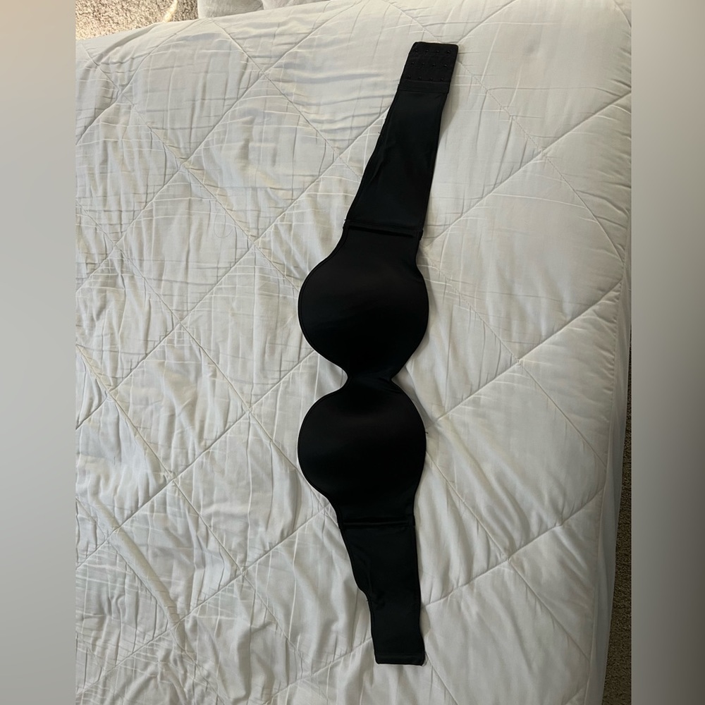 Self Expressions By Maidenform Strapless Black Bra, EUC, 40C.